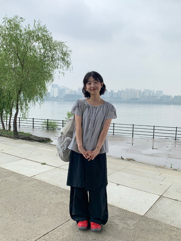 Uchet wrinkle stripe short-sleeved blouse